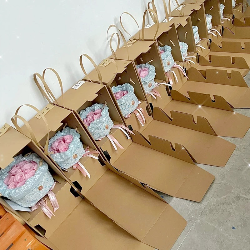 균일한 갈색 골판지 꽃 선물 상자